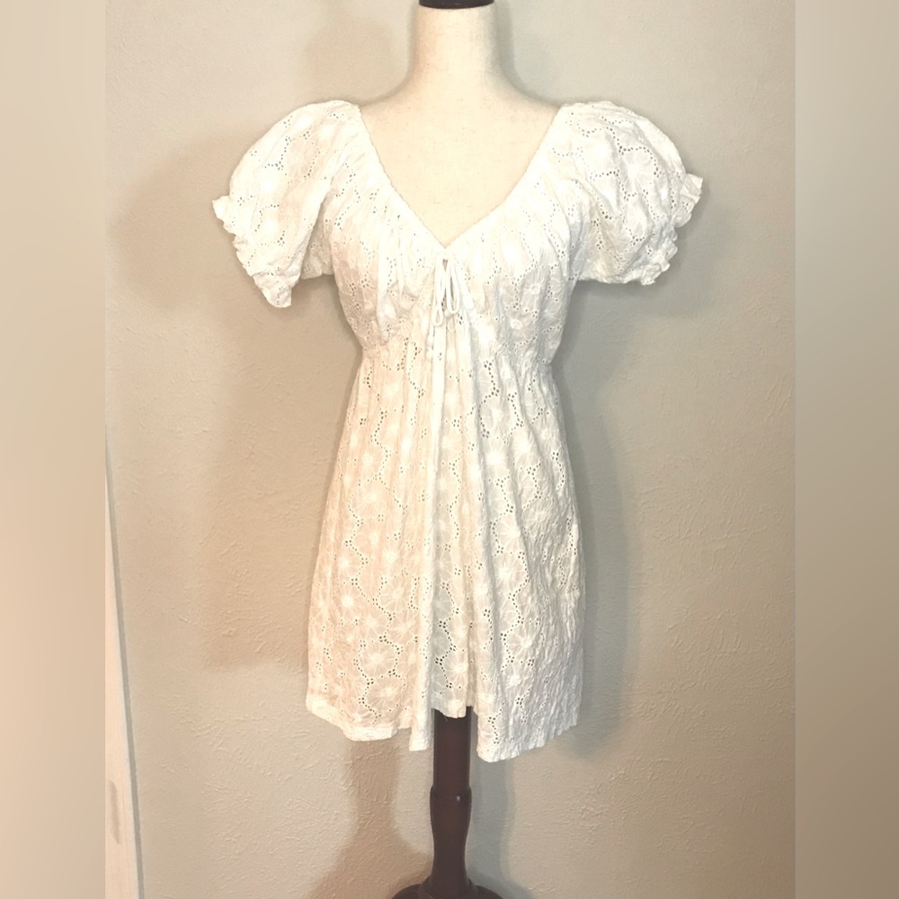 Beach Star white eyelet coverup Size L